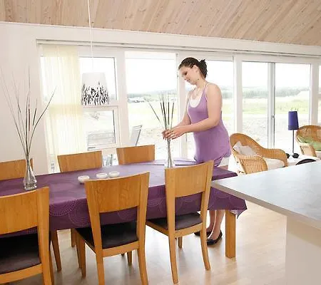Feriehus Three-bedroom Holiday In 17 *
